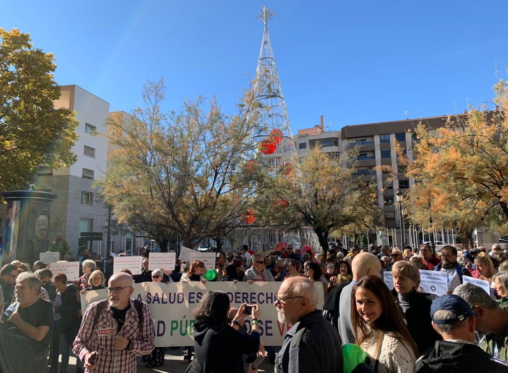 La Mesa en Defensa de La Sanidad Pública se concentra en Granada 